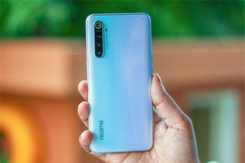 Cận cảnh smartphone 4 camera sau, chip S730G, RAM 8 GB, giá hơn 6 triệu