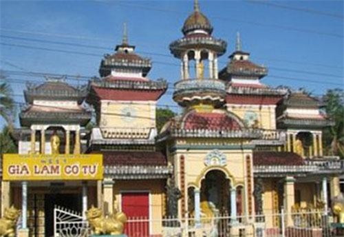 Câu chuyện lạ về ngôi chùa có duy nhất một vị sư và tượng chú ngựa xích thố