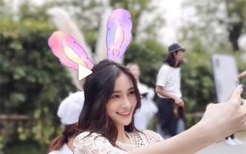 Hậu tin đồn ly hôn Huỳnh Hiểu Minh, lâu lắm rồi mới thấy Angelababy cười tươi tới vậy