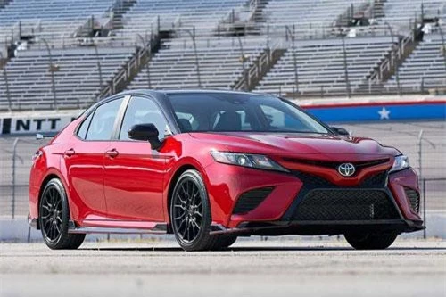 Toyota Camry TRD 2020.