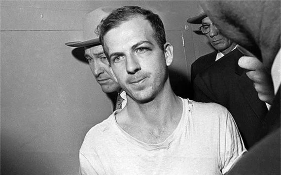 Vì sao chủ hộp đêm bắn chết kẻ ám sát Tổng thống Kennedy? - Hình 2 Vi sao chu hop dem ban chet ke am sat Tong thong Kennedy?-Hinh-2