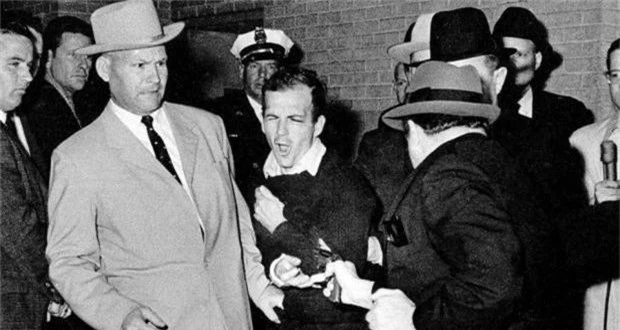 Vì sao chủ hộp đêm bắn chết kẻ ám sát Tổng thống Kennedy? - Hình 5 Vi sao chu hop dem ban chet ke am sat Tong thong Kennedy?-Hinh-5