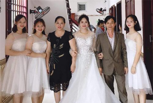 Thì ra màn tuyển rể của gia đình có 4 chị em gái này đã tạo cảm hứng cho tứ huynh đệ Nghệ An tuyển vợ gây bão mạng!