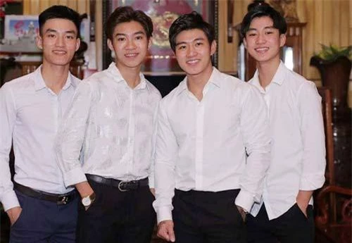 4 anh em Vũ – Mạnh – Lực – Cường (từ trái qua phải)