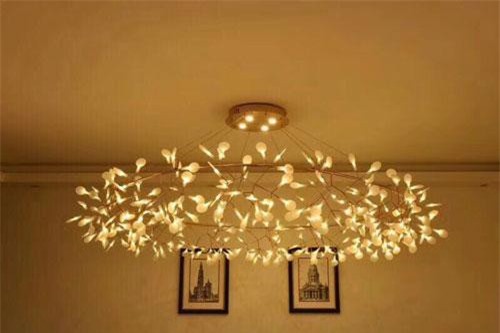 Treo đèn chùm hút vận khí tài lộc vào nhà, cuối năm gia chủ chỉ ngồi rung đùi đếm tiền mỏi tay