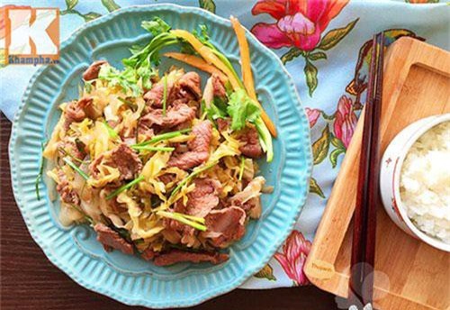 Chưa đầy 100 nghìn đồng vợ nấu được bữa cơm đậm đà ngon miệng, chồng con ăn sạch sẽ