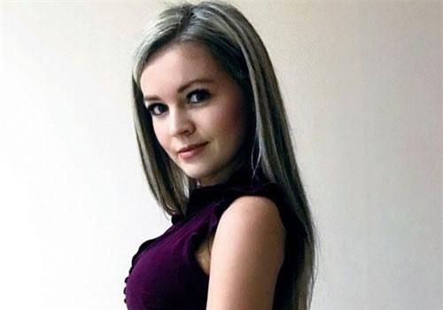 Đi tắm bồn vẫn không quên "sống ảo", cô gái trẻ trả giá bằng cả mạng sống khi điện thoại đang cắm sạc rơi xuống nước