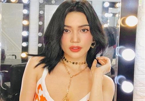 Sĩ Thanh - sự nghiệp mờ nhạt, tai tiếng mặc phản cảm và dùng hàng nhái