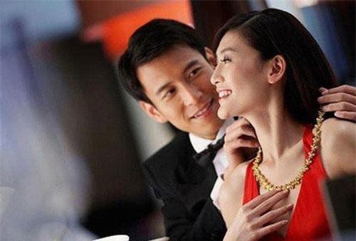 Nghe tình trẻ 'rót mật', cô chủ lỡ thì trắng tay cả tiền lẫn tình