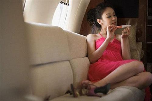 Không cam chịu vận đen của "canh bạc" hôn nhân, cô vợ nghĩ ra chiêu cao biến ông chồng ham chơi thành người đàn ông tự nguyện "quấn" lấy vợ con không rời