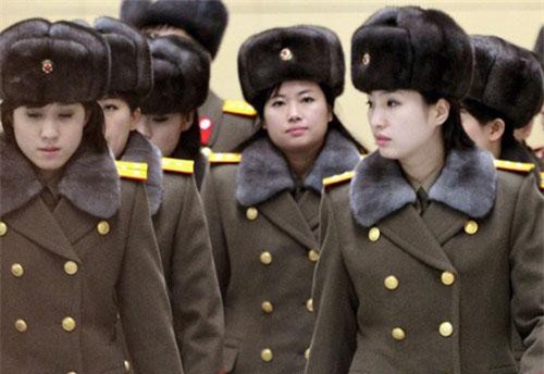Vẻ đẹp lạnh lùng đầy cuốn hút của nữ binh sĩ Triều Tiên