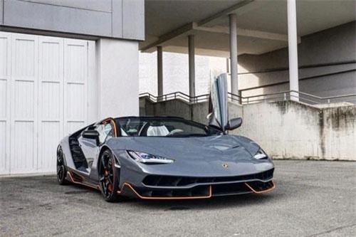 C&#x1EAD;n c&#x1EA3;nh si&#xEA;u xe Lamborghini Centenario Roadster h&#x1A1;n 90 t&#x1EF7; &#x111;&#x1ED3;ng