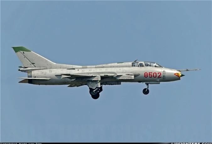 Bat ngo kha nang chien dau cua may bay huan luyen Su-22UM3K Viet Nam-Hinh-11