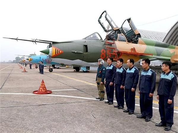 Bat ngo kha nang chien dau cua may bay huan luyen Su-22UM3K Viet Nam-Hinh-4