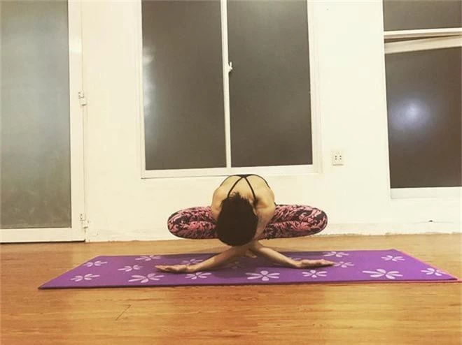 Đâu chỉ Sĩ Thanh, nhiều mỹ nhân Việt cũng không ngần ngại khoe trình yoga ở mức độ thượng thừa với hàng loạt tư thế khó - Ảnh 9.