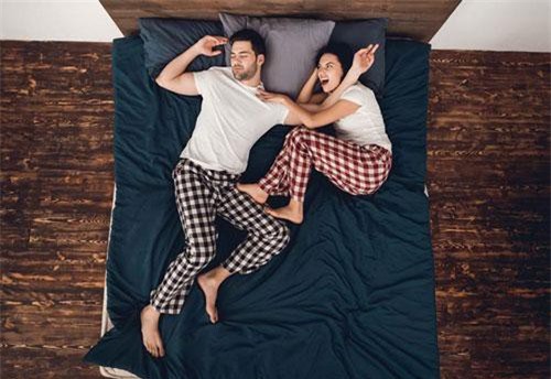 Chồng điên tiết đá vợ xuống giường, chẳng ngờ hậu quả kinh dị diễn ra sau đó