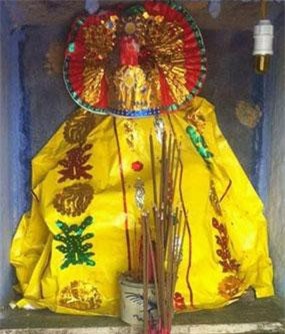 Chuyện kỳ bí quanh hai bức tượng thần xứ Huế