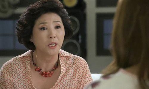 Khốn đốn vì mẹ chồng ráo riết đòi nợ, há miệng mắc quai biết làm sao