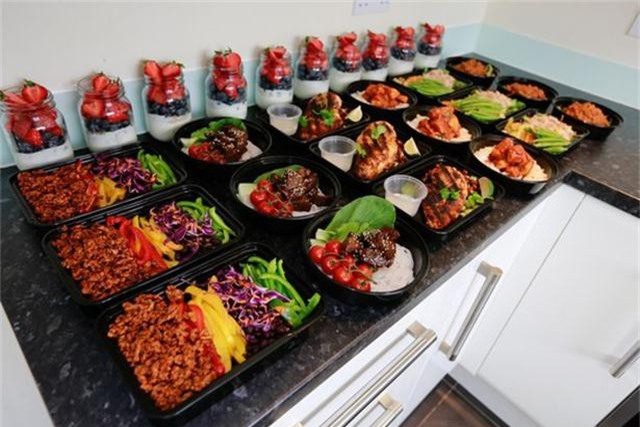 Cặp đôi giảm 95kg nhờ nấu 1 lần ăn cả tuần