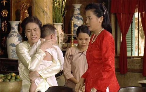 Hàng loạt hành động của Mợ 2 Sáng (Cao Thái Hà) gây phẫn nộ trong phim "Tiếng sét trong mưa"