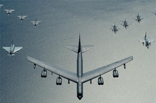 Tên lửa mang đầu đạn hạt nhân mới trên máy bay B-52 mạnh cỡ nào?