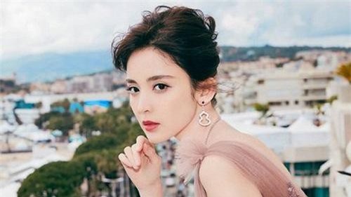 Cổ Lực Na Trát: Mỹ nhân tài sắc lao đao vì loạt clip tình ái nhạy cảm