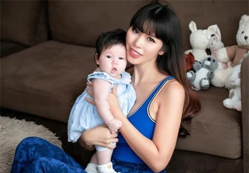 Từ lúc mới chào đời, con gái Myla của siêu mẫu Hà Anh đã được nhiều người quan tâm theo dõi.