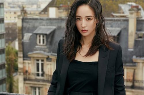 Bất chấp việc bị fan "la ó" vì hẹn hò "tình cũ Đường Yên", Trương Quân Ninh vẫn đẹp xuất sắc tại trời Tây