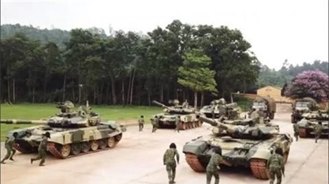 Anh hiem ve xe tang T-90 moi cung cua Viet Nam-Hinh-9