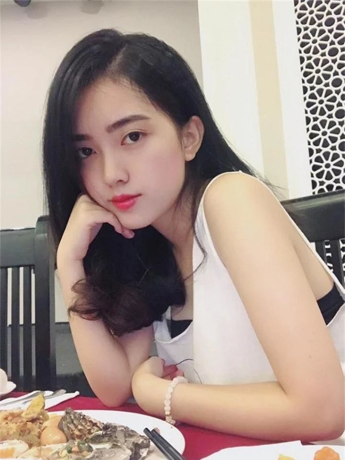 Bi che quang cao khong co tam, ban gai Ha Duc Chinh dap tra cang det-Hinh-7