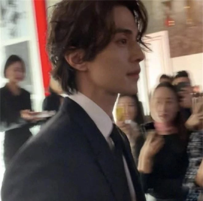 Chùm ảnh Lee Dong Wook đẹp như tượng tạc do fan chụp gây sốt Weibo: Từng góc nghiêng đều cực phẩm thần sầu! - Ảnh 7.