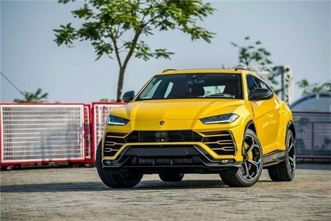 Lamborghini Urus thứ 4 mới về nước theo diện chính hãng có màu vàng độc lạ.