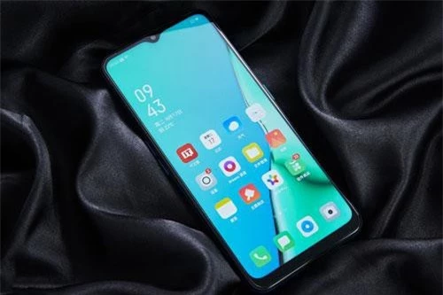 A11x dùng tấm nền màn hình IPS kích thước 6,5 inch, độ phân giải HD Plus (1.600x720 pixel), mật độ điểm ảnh 270 ppi. Màn hình này chiếm 82,5% diện tích mặt trước, bảo vệ bởi kính cường lực Corning Gorilla Glass 3 Plus, chia theo tỷ lệ 20:9. A11x dùng tấm nền màn hình IPS kích thước 6,5 inch, độ phân giải HD Plus (1.600x720 pixel), mật độ điểm ảnh 270 ppi. Màn hình này chiếm 82,5% diện tích mặt trước, bảo vệ bởi kính cường lực Corning Gorilla Glass 3 Plus, chia theo tỷ lệ 20:9.