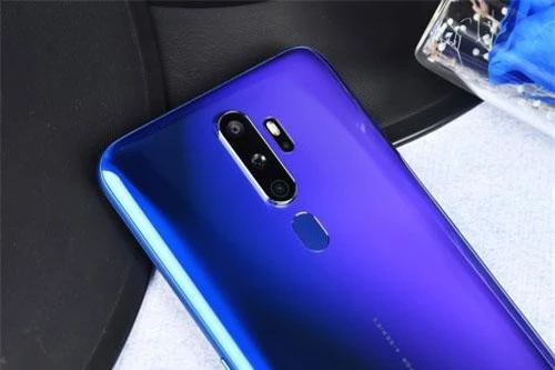 Oppo A11x sở hữu 4 camera. Trong đó, cảm biến chính 48 MP, cảm biến thứ hai 8 MP cho ống kính góc rộng 119 độ. Camera chân dung đơn sắc 2 MP và camera chân dung nghệ thuật 2 MP. Bộ tứ này được trang bị đèn flash LED, quay video 4K, chụp ảnh cao cấp như chế độ siêu chụp đêm 2.0. 