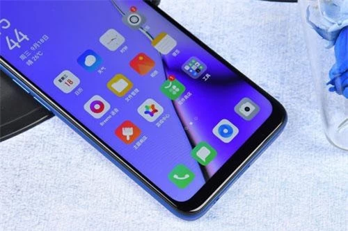 Viên pin dung lượng 5.000 mAh. Viên pin dung lượng 5.000 mAh.