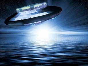 Tiết lộ chấn động UFO âm thầm theo dõi phi công Mỹ