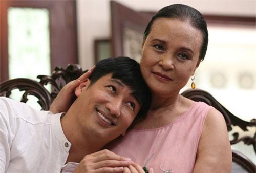 “Mẹ chồng” Hoàng Cúc “Hoa hồng trên ngực trái” gây chú ý với bàn tay sưng vù khác lạ, nguyên do khiến khán giả không khỏi xót xa