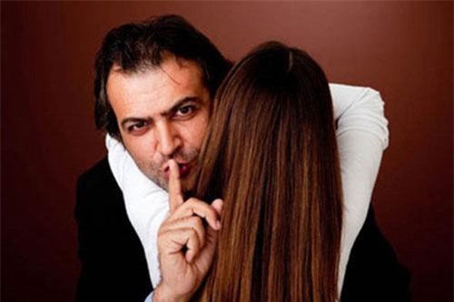 Những đặc điểm trên khuôn mặt tố cáo đàn ông ngoại tình