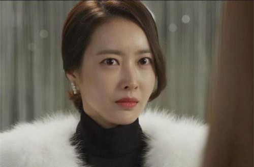 Gặp cảnh chướng mắt của chồng và em kết nghĩa khi đi mua quà cho mẹ, tôi buông nhẹ 1 câu khiến cả hai tái mặt