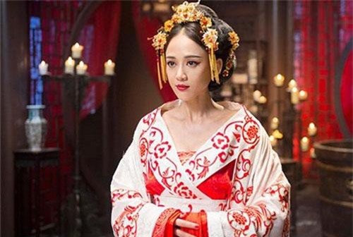 Hoàng hậu duy nhất bị bêu đầu khắp chợ, gia tộc chìm trong biển máu vì "học đòi" mẹ chồng