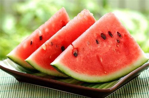 Bí mật mà người bán hoa quả luôn giấu kĩ: 5 loại hoa quả 'tắm đẫm' hóa chất, quả thứ 5 mới 'choáng'