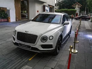Cận cảnh Bentley Bentayga 'hàng thửa' hơn 20 tỷ ở Hà Nội