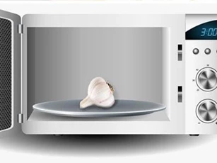 Cho tỏi vào lò vi sóng ai cũng 'trố mắt', nhưng sau 20 giây bạn sẽ thấy ngay điều kỳ diệu