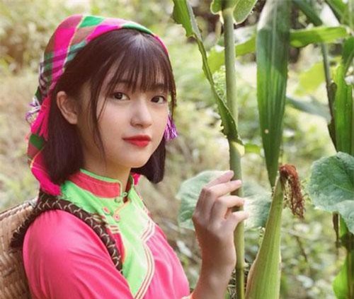 Em gái dân tộc Giáy xinh đẹp hơn cả hot girl khiến bao chàng trai xao xuyến