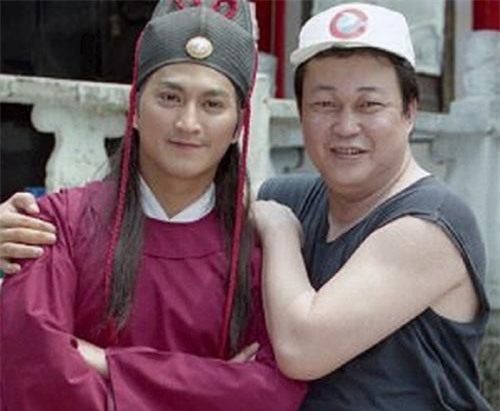 Hà Gia Kính: Vẫn trở thành phú hào trong giới thương nhân dù bị hắt hủi và đóng băng sự nghiệp