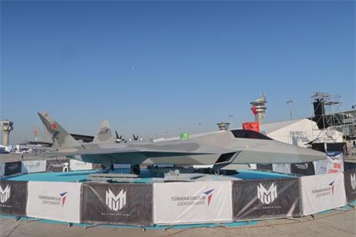 Kinh ngạc dàn máy bay tương lai vừa xuất hiện ở Istanbul