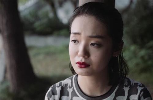 Nhìn vết máu trên đáy quần của con gái, tôi hoảng hốt khi phát hiện ra tội lỗi khủng khiếp của mình