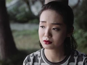 Nhìn vết máu trên đáy quần của con gái, tôi hoảng hốt khi phát hiện ra tội lỗi khủng khiếp của mình