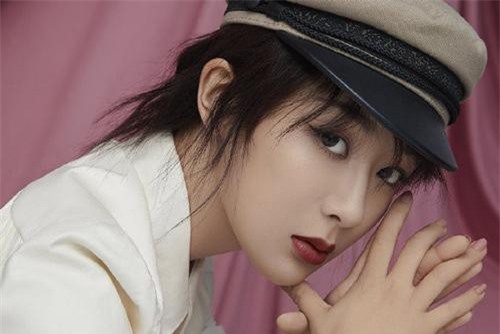 Bị chê quê mùa, 'bạn gái màn ảnh' của Tiêu Chiến - Dương Tử đáp trả bằng bộ ảnh đậm phong cách 'Ngự tỷ' hút hồn