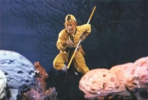 CLIP HOT (28/9): Bí ẩn gây 'choáng' về 72 phép biến hóa của Tôn Ngộ Không và cây gậy Như Ý, body 'gây mê' của 'bản sao Kate Upton'